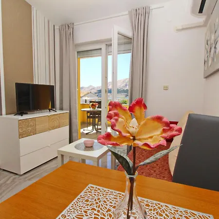 Modern Eingerichtete Fuer 2 Personen- Klimatisiert- Freie Parkplatz Un By Interhome 公寓 巴斯卡