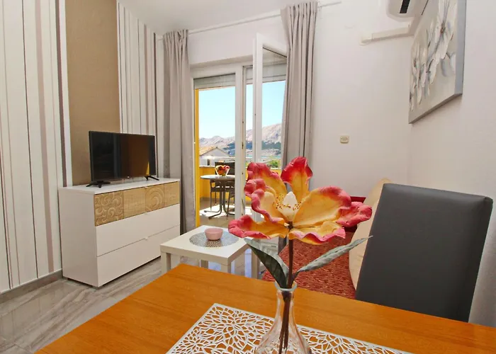 Modern Eingerichtete Fuer 2 Personen- Klimatisiert- Freie Parkplatz Un By Interhome 公寓 巴斯卡