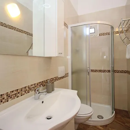 Apartment Modern Eingerichtete Fuer 2 Personen- Klimatisiert- Freie Parkplatz Un By Interhome