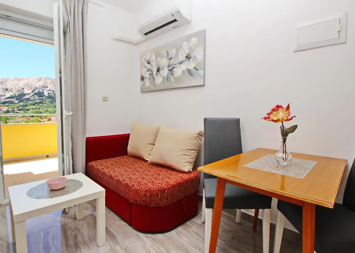 Apartment Modern Eingerichtete Fuer 2 Personen- Klimatisiert- Freie Parkplatz Un By Interhome *
