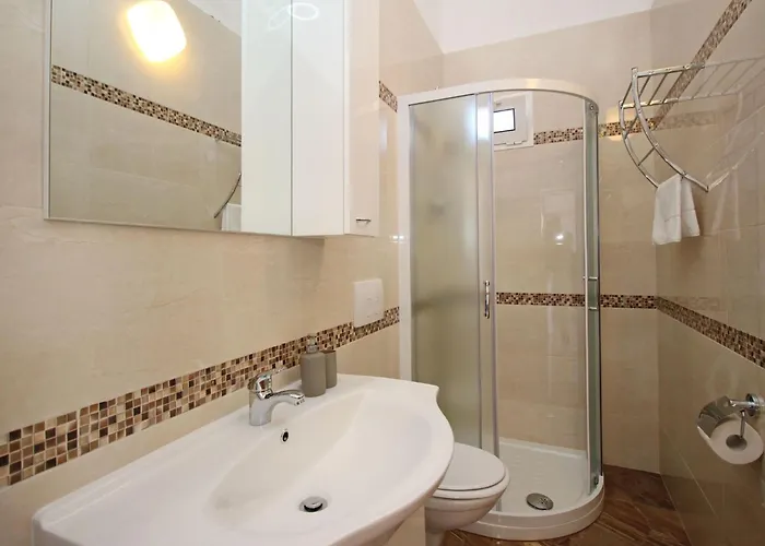 Apartment Modern Eingerichtete Fuer 2 Personen- Klimatisiert- Freie Parkplatz Un By Interhome