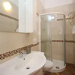 Appartamento Modern Eingerichtete Fuer 2 Personen- Klimatisiert- Freie Parkplatz Un By Interhome