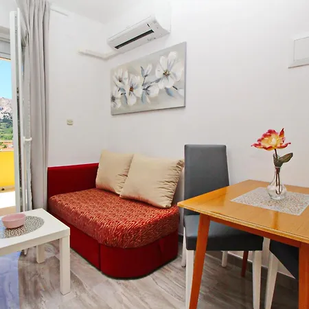 アパート Modern Eingerichtete Fuer 2 Personen- Klimatisiert- Freie Parkplatz Un By Interhome *