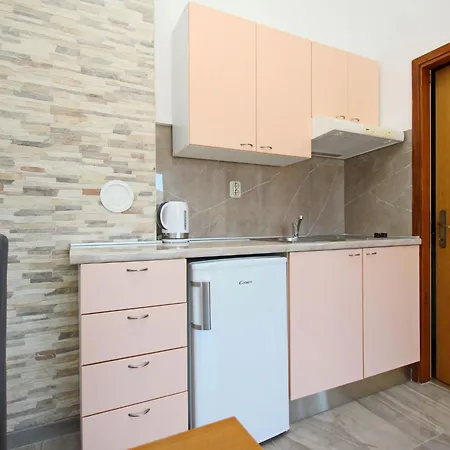 Modern Eingerichtete Fuer 2 Personen- Klimatisiert- Freie Parkplatz Un By Interhome バスカ