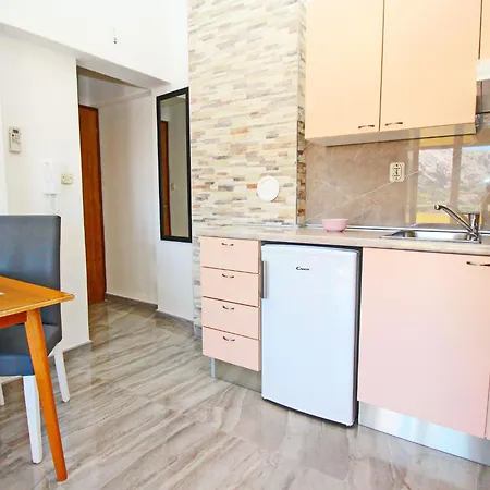 Modern Eingerichtete Fuer 2 Personen- Klimatisiert- Freie Parkplatz Un By Interhome * バスカ